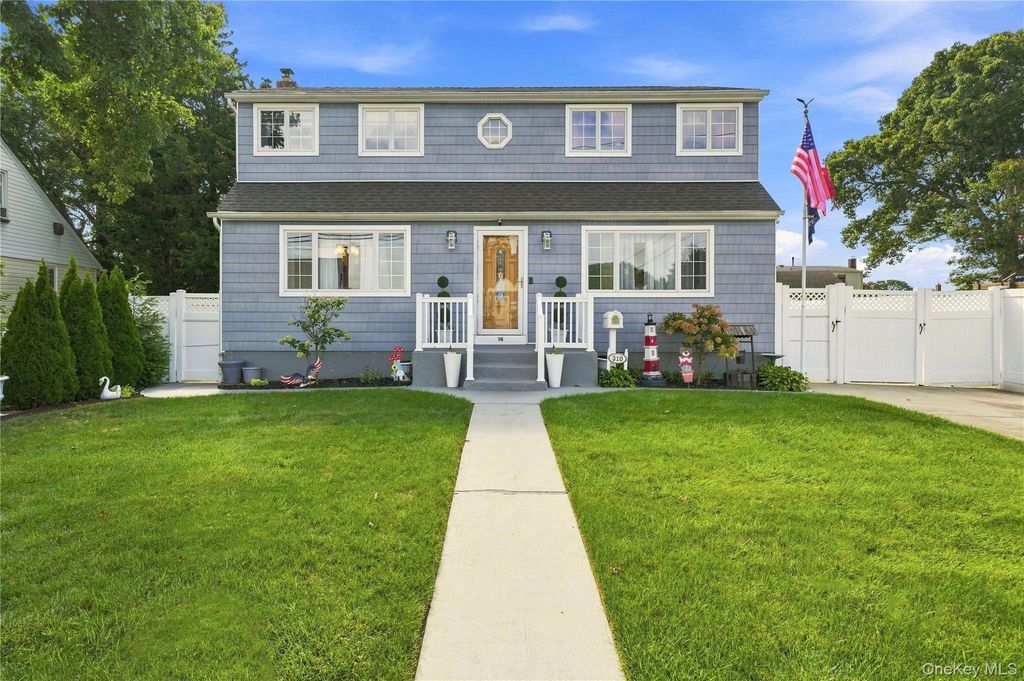 310 Audley Court, Copiague, NY 11726 — exterior