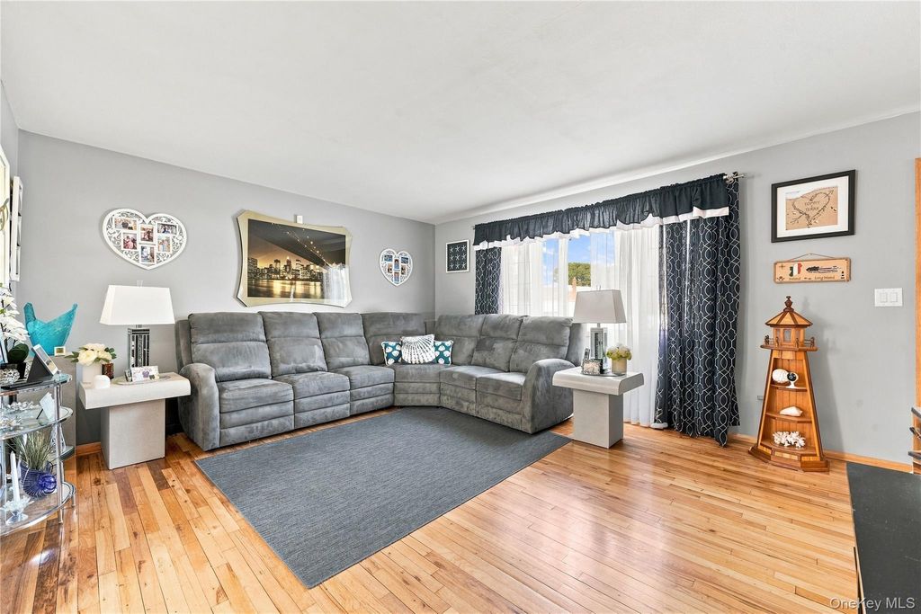 310 Audley Court, Copiague, NY 11726 — photo 5