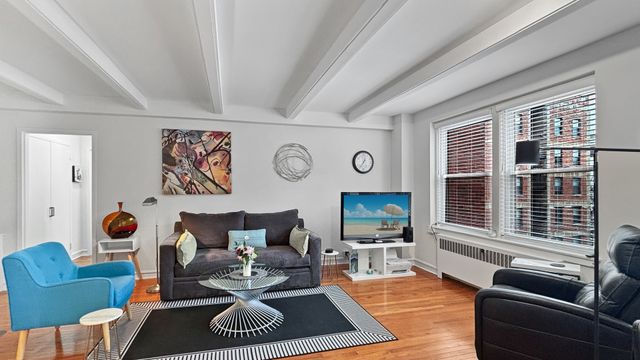 1585 Ridge Avenue 509, Evanston, IL 60201