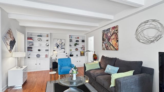 1585 Ridge Avenue 509, Evanston, IL 60201