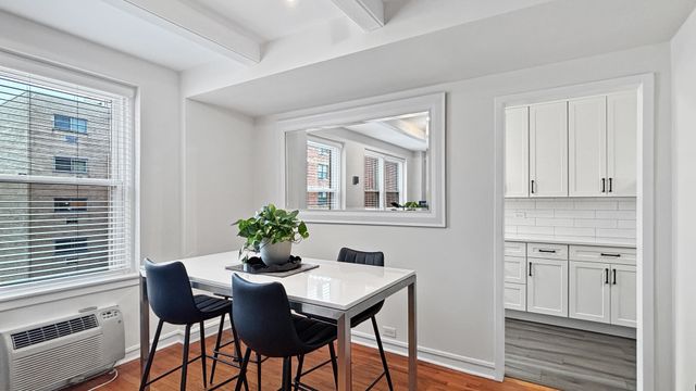 1585 Ridge Avenue 509, Evanston, IL 60201