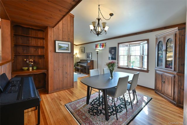 28 Dartmouth Drive, Smithtown, NY 11787