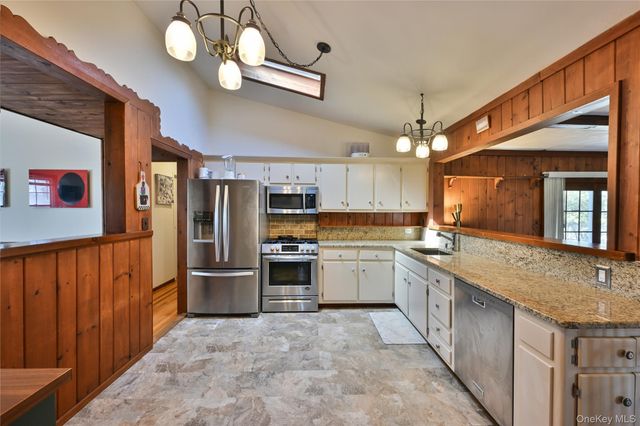 28 Dartmouth Drive, Smithtown, NY 11787