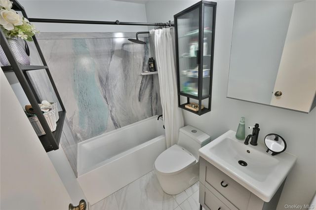 28 Dartmouth Drive, Smithtown, NY 11787