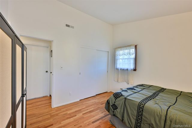 28 Dartmouth Drive, Smithtown, NY 11787