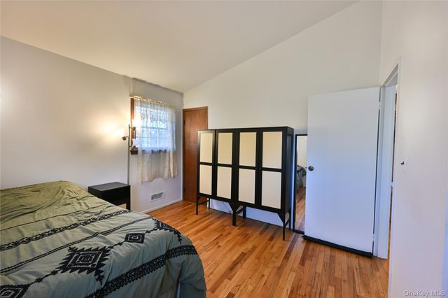 28 Dartmouth Drive, Smithtown, NY 11787