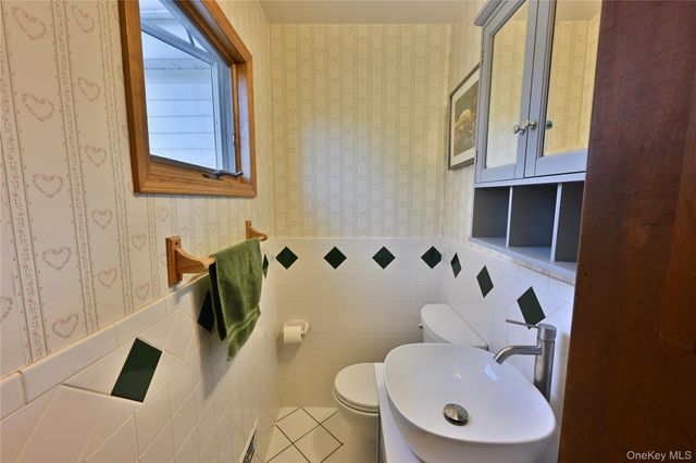 28 Dartmouth Drive, Smithtown, NY 11787