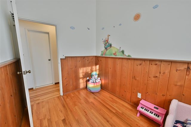 28 Dartmouth Drive, Smithtown, NY 11787