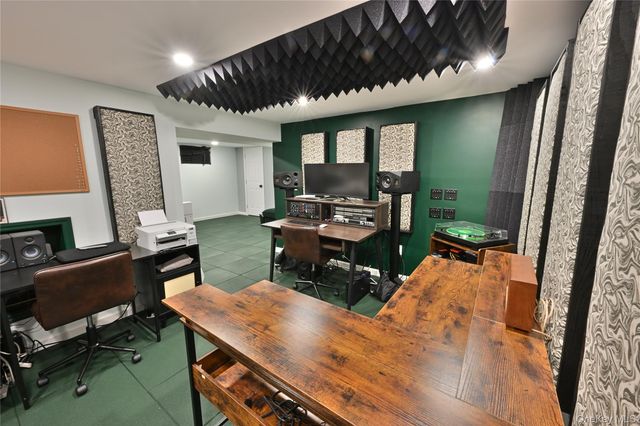 28 Dartmouth Drive, Smithtown, NY 11787