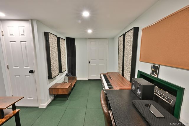 28 Dartmouth Drive, Smithtown, NY 11787