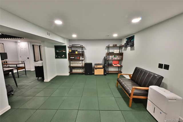 28 Dartmouth Drive, Smithtown, NY 11787