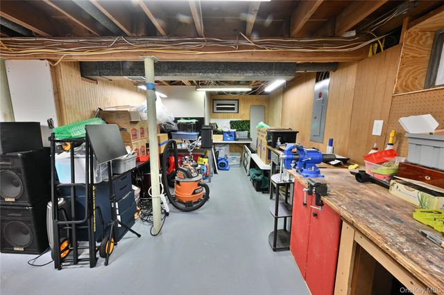 28 Dartmouth Drive, Smithtown, NY 11787