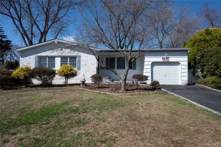 28 Dartmouth Drive, Smithtown, NY 11787