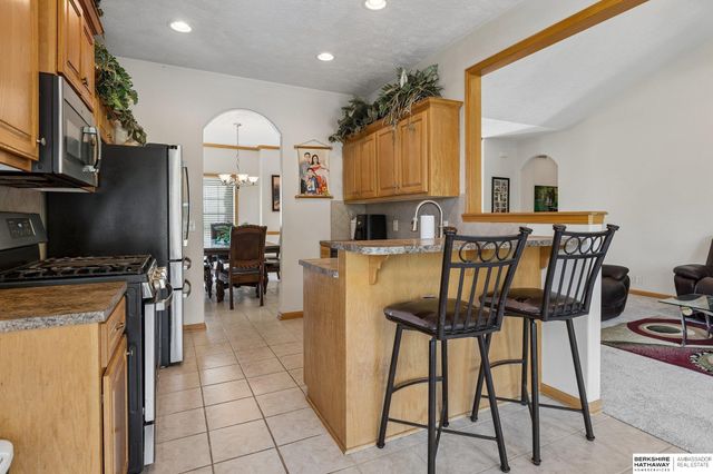 707 Tupelo Lane, Papillion, NE 68133