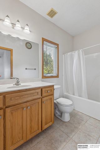 707 Tupelo Lane, Papillion, NE 68133