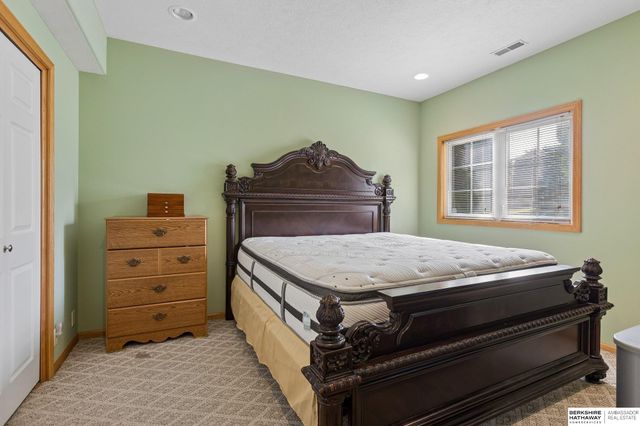 707 Tupelo Lane, Papillion, NE 68133