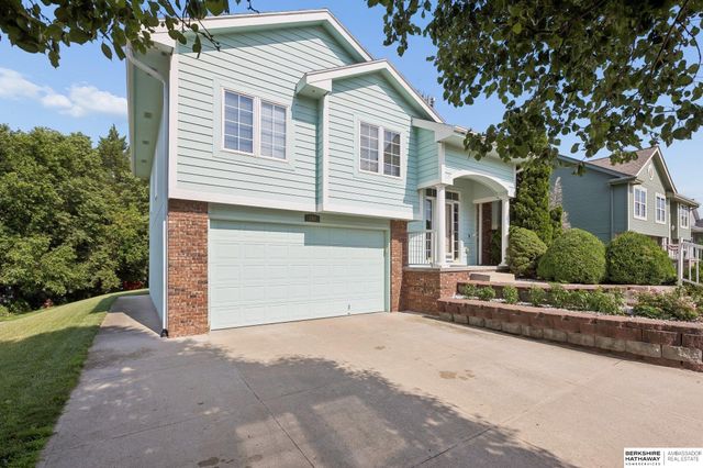 707 Tupelo Lane, Papillion, NE 68133