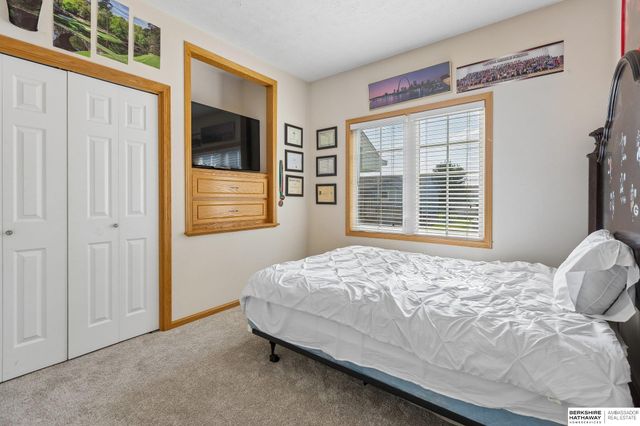 707 Tupelo Lane, Papillion, NE 68133