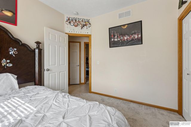 707 Tupelo Lane, Papillion, NE 68133