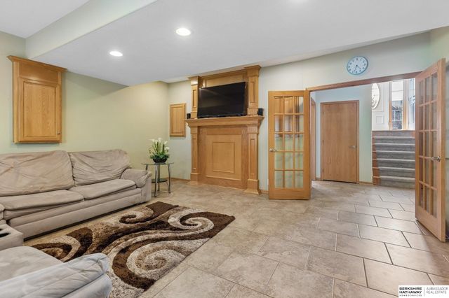 707 Tupelo Lane, Papillion, NE 68133