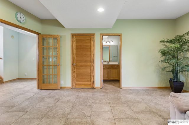 707 Tupelo Lane, Papillion, NE 68133