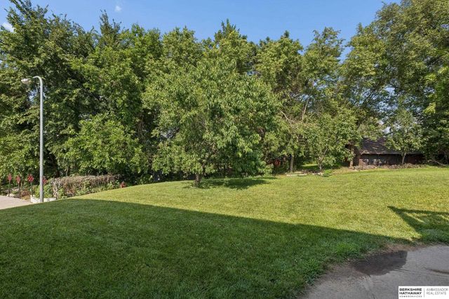 707 Tupelo Lane, Papillion, NE 68133