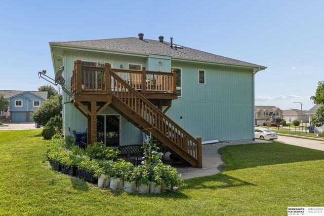 707 Tupelo Lane, Papillion, NE 68133
