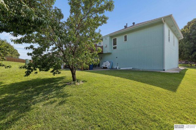 707 Tupelo Lane, Papillion, NE 68133