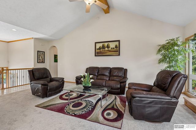 707 Tupelo Lane, Papillion, NE 68133