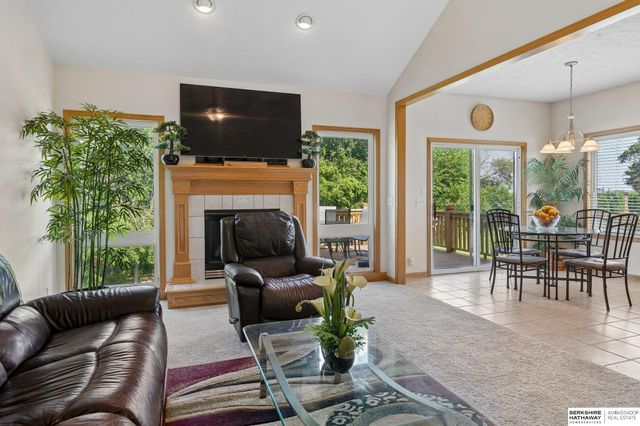707 Tupelo Lane, Papillion, NE 68133