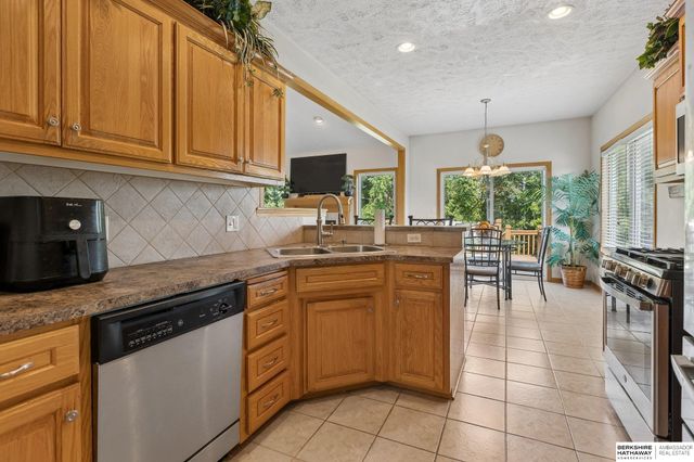 707 Tupelo Lane, Papillion, NE 68133