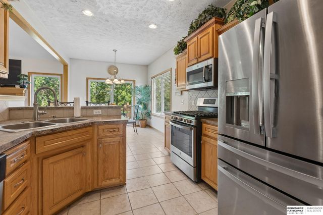 707 Tupelo Lane, Papillion, NE 68133