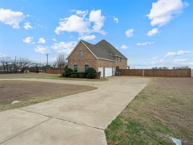 105 Kelly Drive, Waxahachie, TX 75167