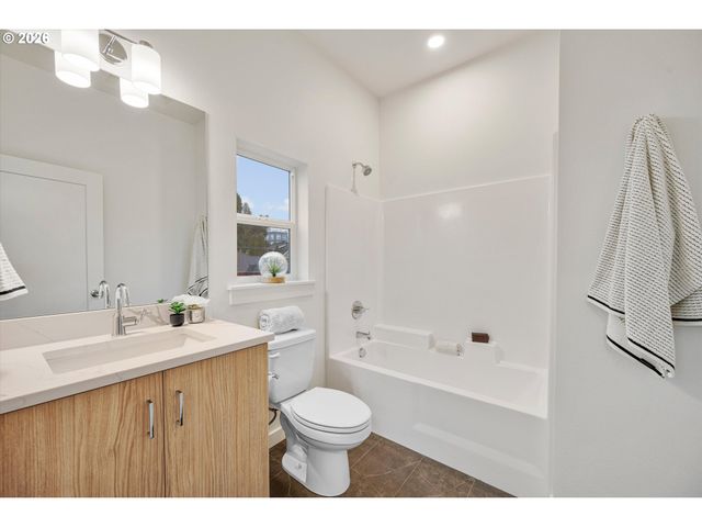 1406 N Jarrett St, Portland, OR 97217