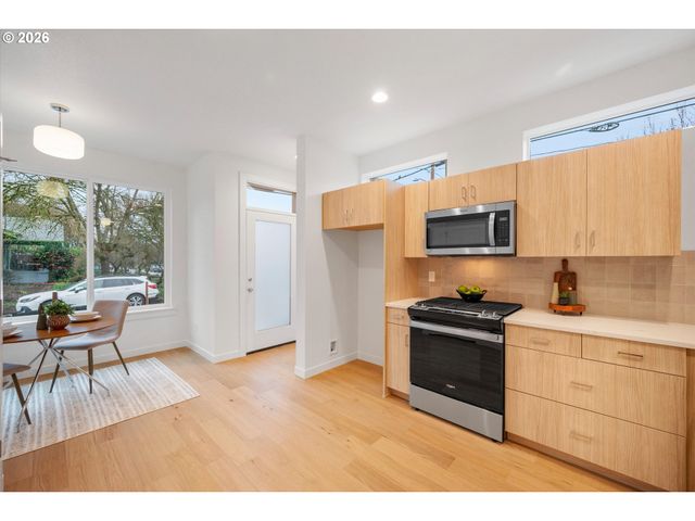 1406 N Jarrett St, Portland, OR 97217