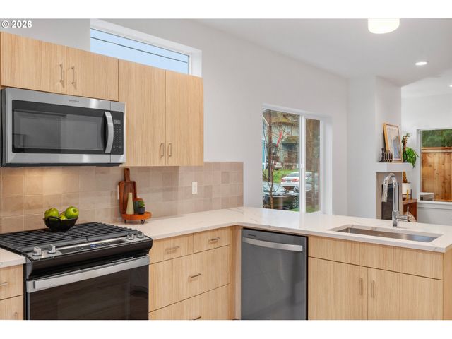 1406 N Jarrett St, Portland, OR 97217