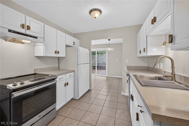 26534 Sussex Drive, Olmsted Falls, OH 44138