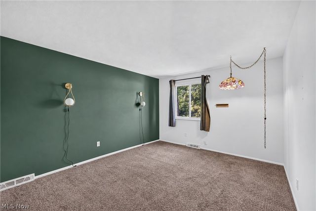 26534 Sussex Drive, Olmsted Falls, OH 44138