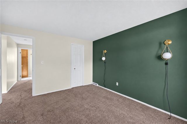 26534 Sussex Drive, Olmsted Falls, OH 44138