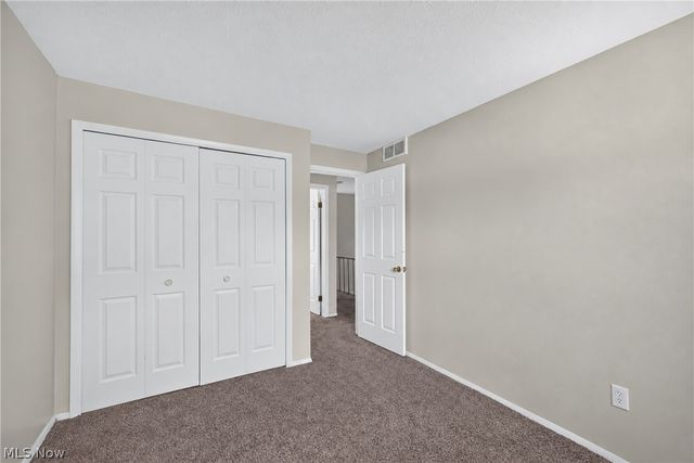 26534 Sussex Drive, Olmsted Falls, OH 44138