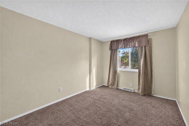 26534 Sussex Drive, Olmsted Falls, OH 44138
