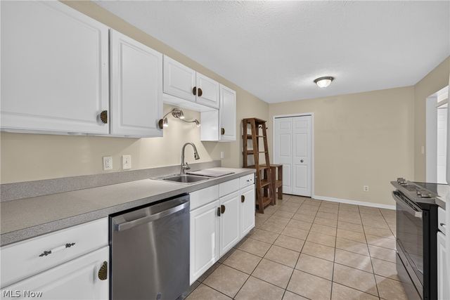 26534 Sussex Drive, Olmsted Falls, OH 44138