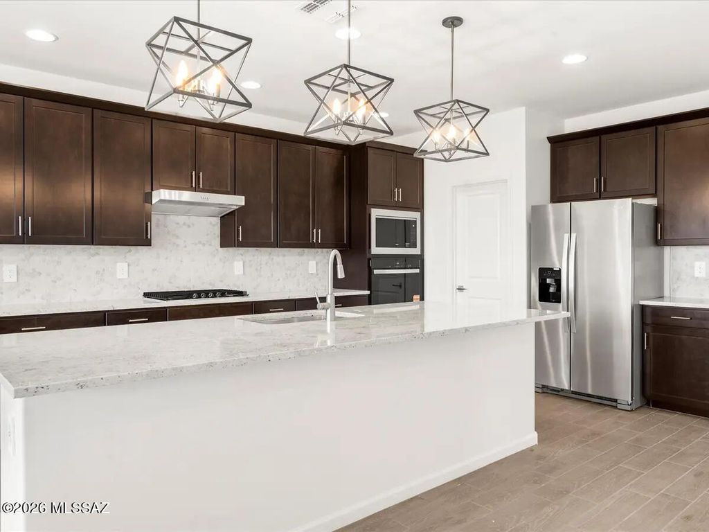 7582 S Kinglet Way, Tucson, AZ 85747