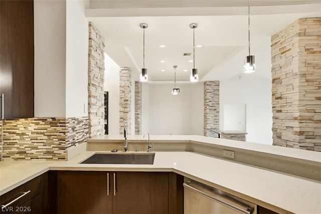 7146 Mission Hills Drive, Las Vegas, NV 89113
