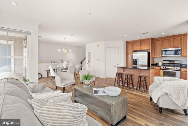 12857 FAIR BRIAR LN, Fairfax, VA 22033