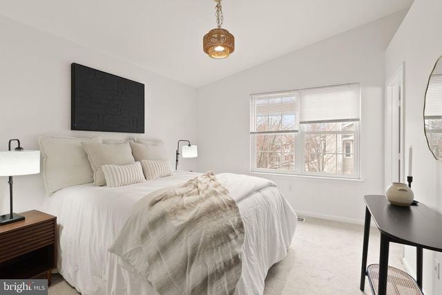 12857 FAIR BRIAR LN, Fairfax, VA 22033