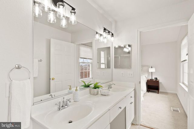 12857 FAIR BRIAR LN, Fairfax, VA 22033