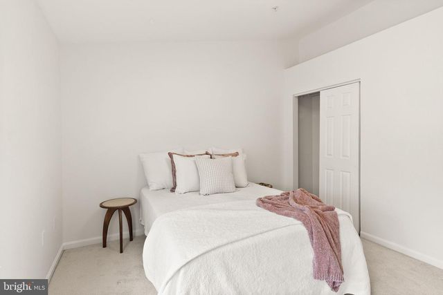 12857 FAIR BRIAR LN, Fairfax, VA 22033