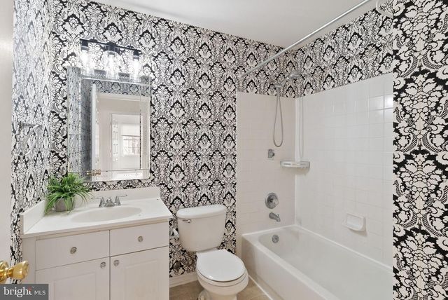 12857 FAIR BRIAR LN, Fairfax, VA 22033