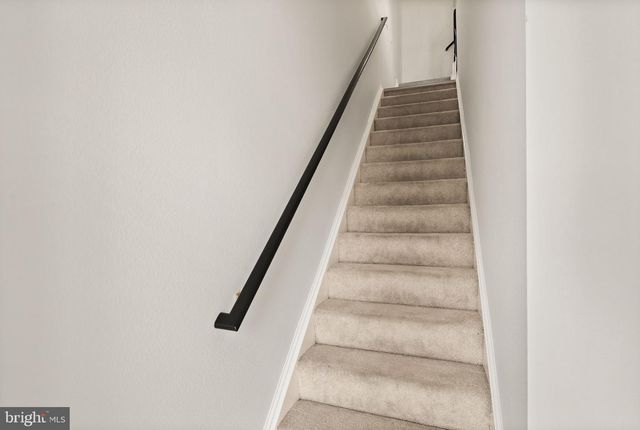 12857 FAIR BRIAR LN, Fairfax, VA 22033